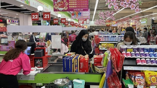 People shopping at a Big C supermarket. Businesses are facing many problems in implementing the new VAT rate. (Photo: VNA)