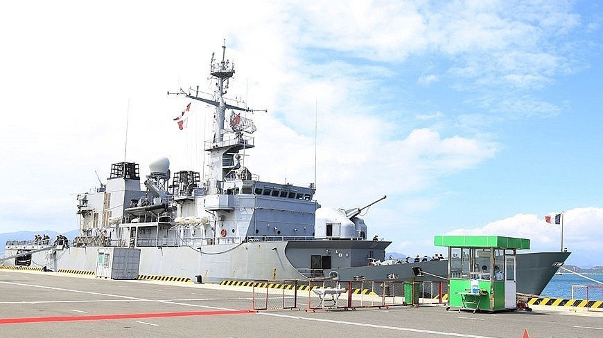 French ship pays courtesy visit to Khanh Hoa