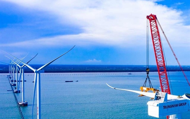 Viet Nam to reduce the solar capacity and increase offshore wind power in the draft Power Master Plan VIII. Trungnam Group installs 25 offshore wind towers for the VNĐ5 trillion Dong Hai No 1 wind power project in the southern province of Tra Vinh in October, 2021 — Photo courtesy of TNG