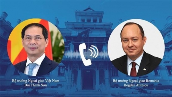 Foreign Minister calls for Romania’s continued support for Vietnamese evacuating from Ukraine