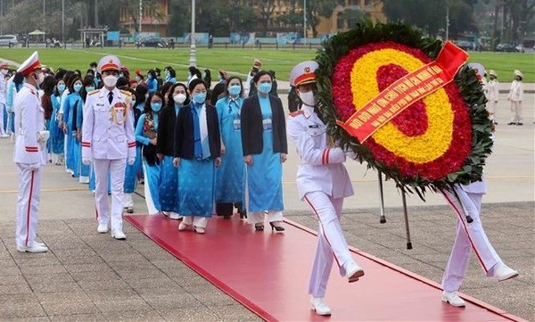 Delegates attending the 13th National Women Congress paid tribute to President Ho Chí Minh at his mausoleum  on March 9 ahead of the congress’s preparatory session.