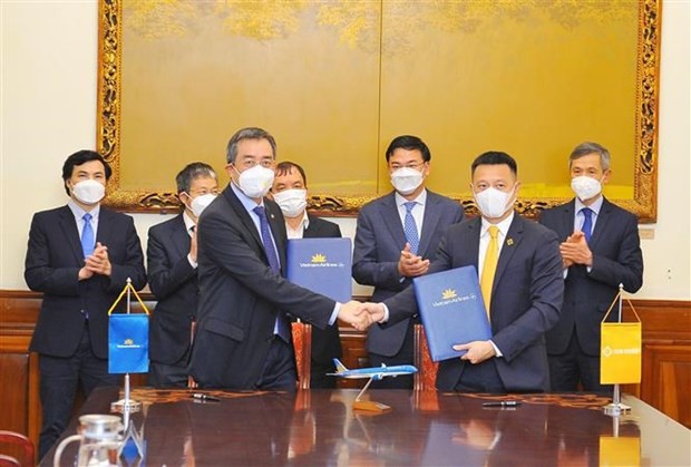 Sun Group, Vietnam Airlines join hands to bring Vietnamese home from Ukraine