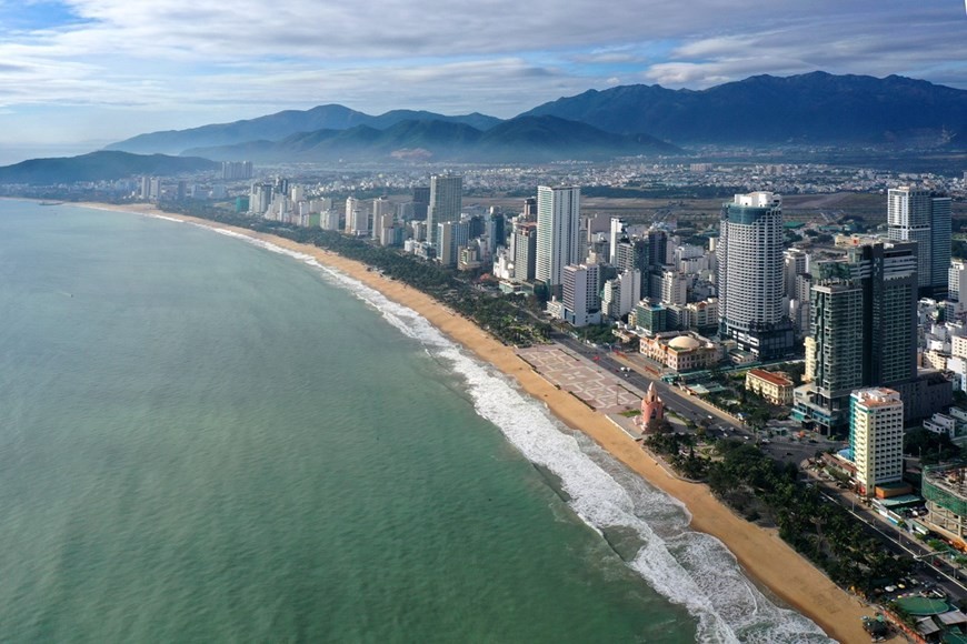 Nha Trang has been described as the “Pearl of the Far East” and is an attractive beach destination for local and foreign tourists alike. (Photo: VNA)