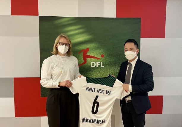 VFF, VPF ink MoU with Deutsche Fußball Liga on developing football in Vietnam