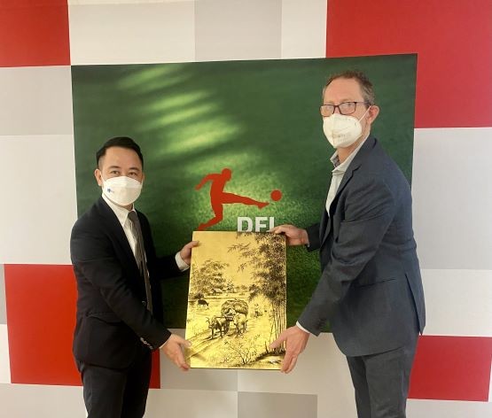 VFF, VPF ink MoU with Deutsche Fußball Liga on developing football in Vietnam