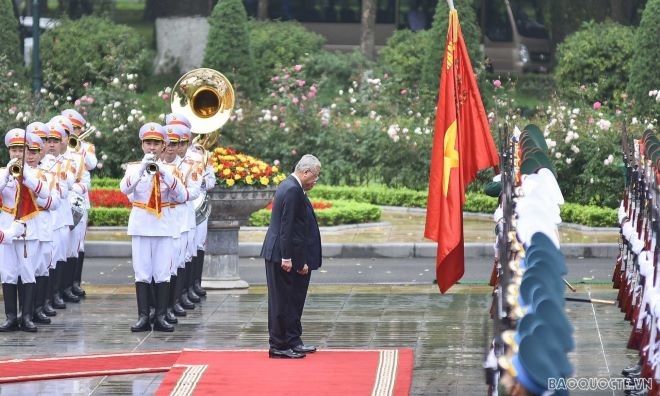 Official welcome ceremony for Malaysian Prime Minister in Ha Noi