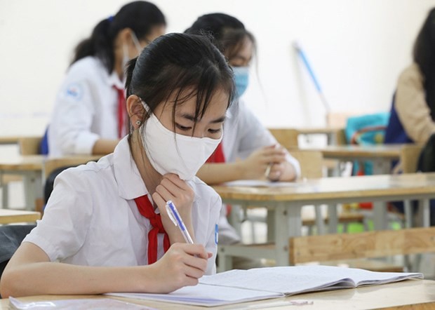 Students attend in-person class (Photo:hanoimoi.com.vn)