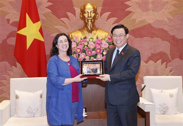 National Assembly Chairman Vuong Dinh Hue receives WB Regional Vice President for East Asia and Pacific Manuela V. Ferro.  (Photo: VNA)