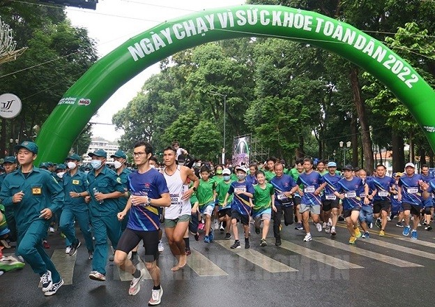 Ho Chi Minh people participate in Olympic running day for the health of the whole people. (Photo: baodantoc)