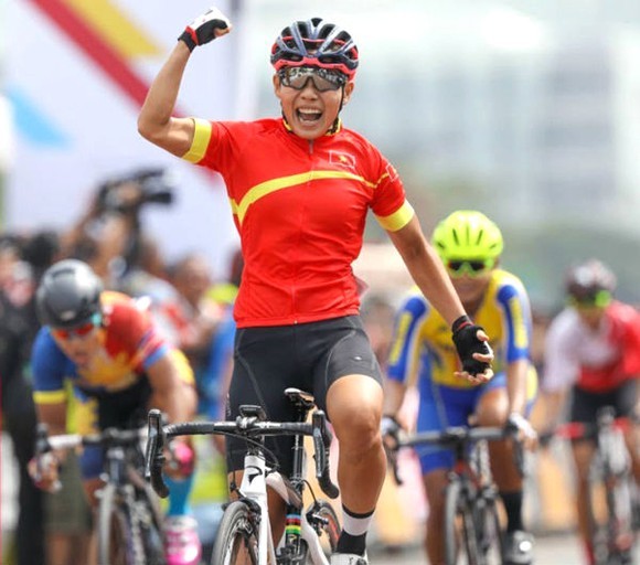 Vietnamese cyclist wins Asian cycling championship title