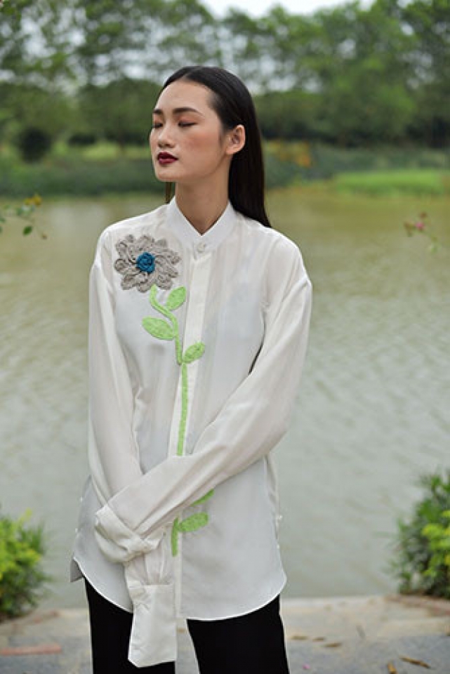 hhen nie to model at vietnam intl fashion week