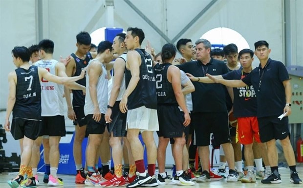 The Vietnamese men’s basketball team train in preparation for SEA Games 31. (Photo: sport5.vn)