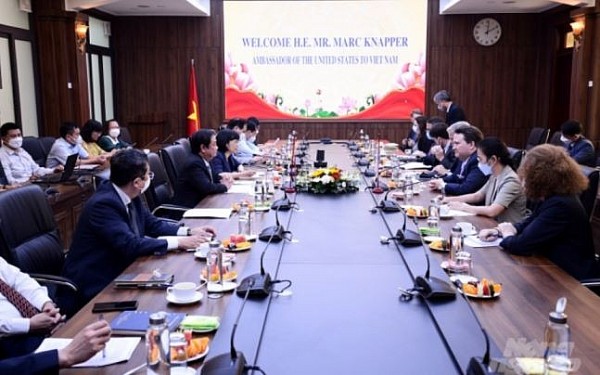 US, Viet Nam cooperate well in agriculture: Ambassador Knapper