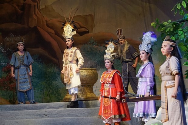 Young actors of HCM City’s Tran Huu Trang Cai Luong Theatre perform a new version of the famous play 'Tieng Trong Me Linh' (The Sounds of Me Linh Drum), which tells the story of Trung Sisters, two national heroines.  (Photo courtesy of the theatre)