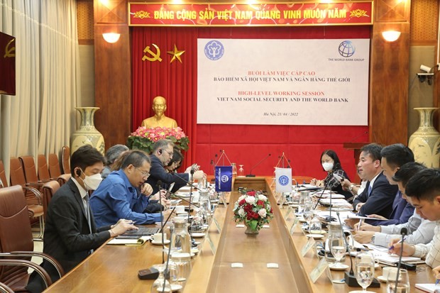 The Vietnam Social Security (VSS) and the World Bank hold a high-level working session in Hanoi on April 21. (Photo: VNA)