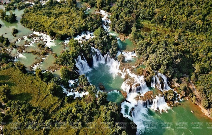 Ban Gioc among world’s top amazing waterfalls