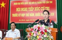 na chairwoman presents gifts to war invalids in ha nam
