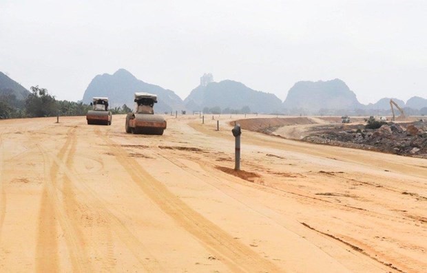 A component project of the North-South Expressway under construction. Speeding up the disbursement of public investment is expected to drive economic growth after the pandemic. (Photo: VNA)