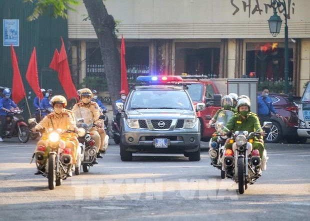 Police on duty at the launch of personnel in Hanoi's Hoan Kiem district on May 4 to protect social order and traffic safety for SEA Games 31. (Photo: VNA)