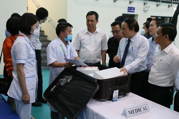 Inspecting medical services at Bac Ninh's multi-purpose gymnasium (Photo: VNA)