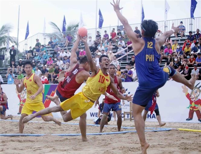 Vietnam on May 10 secured the gold medal in the men’s beach handball. (Photo: VNA)