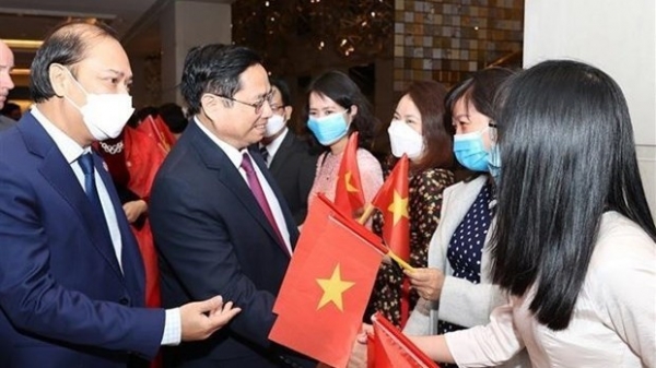 PM meets Vietnamese embassy officials, community in US