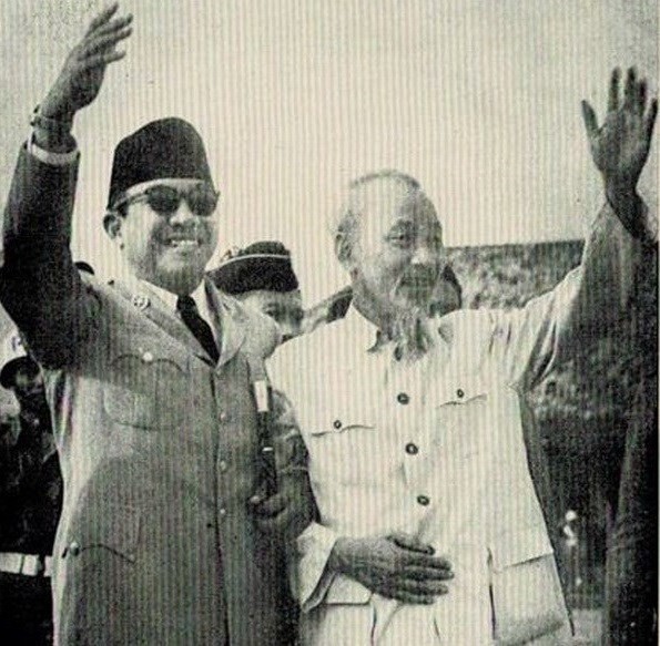 President Ho Chi Minh (R) and Indonesian President Sukarno. (Source: VTC)
