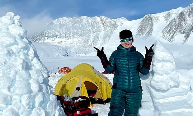 Nguyen Thi Thanh Nha becomes the first Vietnamese woman to conquer the summit of Mount Everest. (Photo: newsfounded.com)