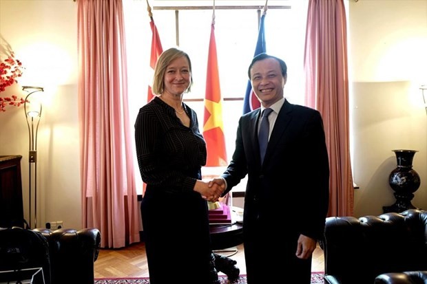 Vietnamese Ambassador to Denmark Luong Thanh Nghi receives the Chairman of the Denmark-Vietnam Friendship Association. (Photo: VNA) Vietnamese Ambassador to Denmark Luong Thanh Nghi receives the Chairman of the Denmark-Vietnam Friendship Association. (Photo: VNA)