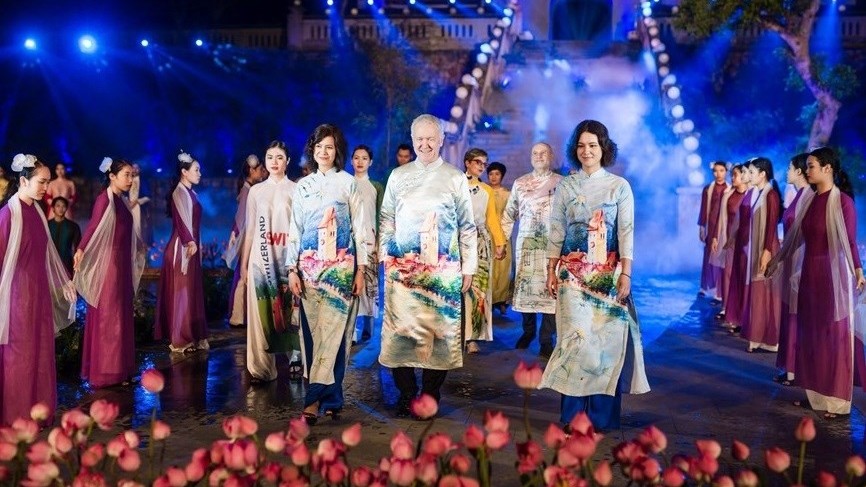 Diplomats and families join ao dai performance