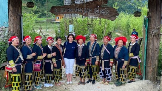 Australian Ambassador visits projects in Lao Cai Province