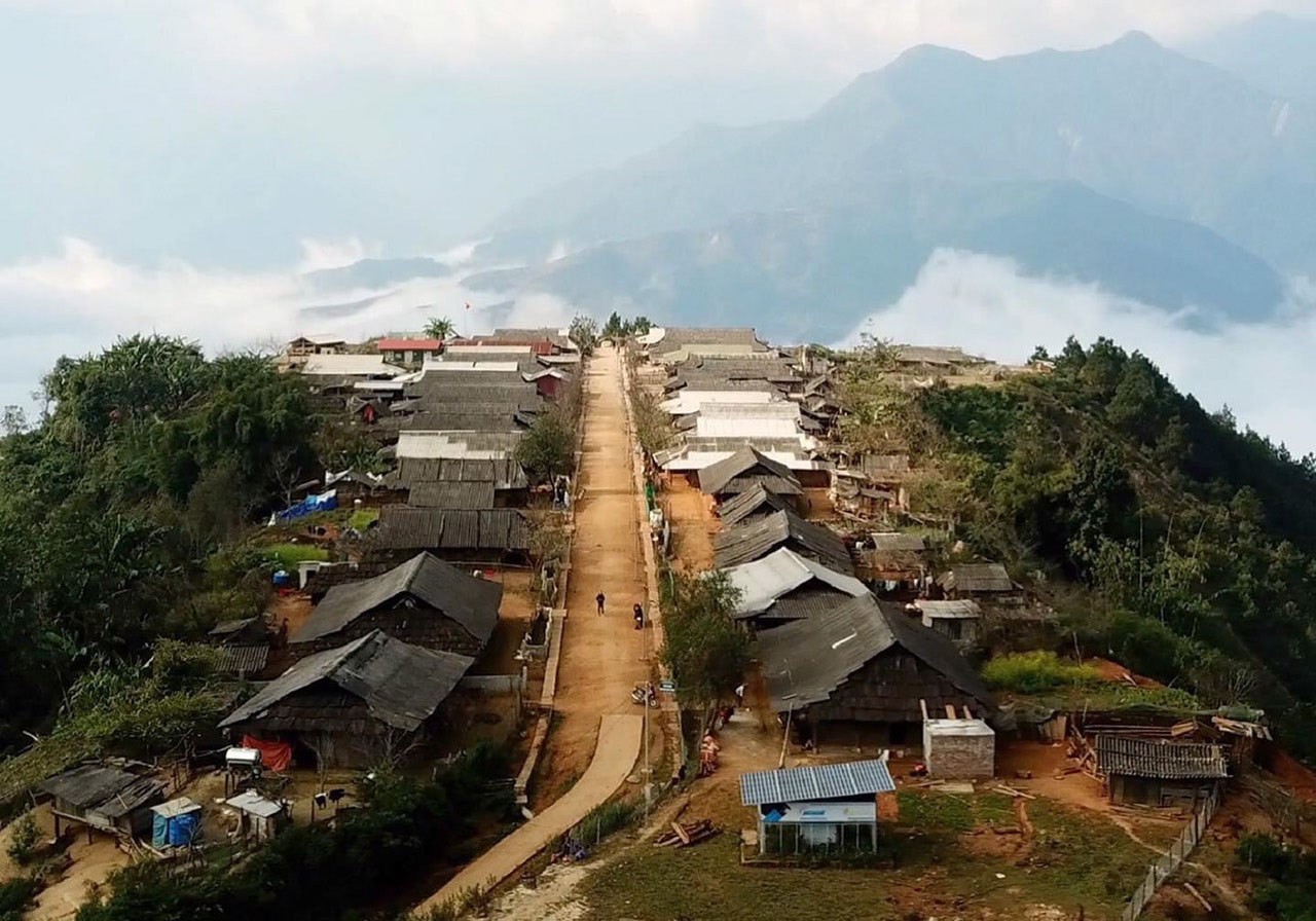 The cloud-covered village in Yen Bai. (Photo: SGGP News)
