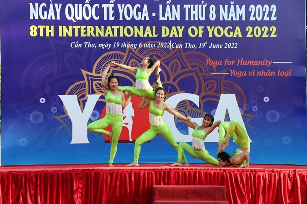 The Mekong Delta city of Can Tho hosts the celebration of the 8th International Yoga Day on June 19. (Photo: VNA)