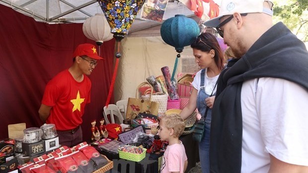 Vietnam co-organize ASEAN bazaar in Argentina