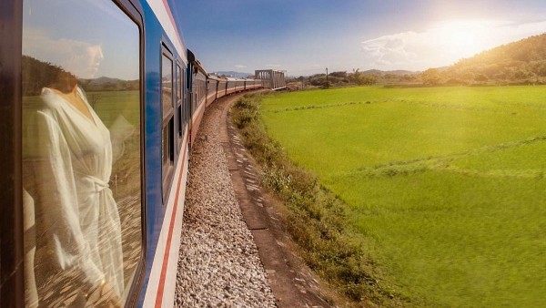 Foreign passengers being impressed with Da Nang-Quy Nhon luxury train