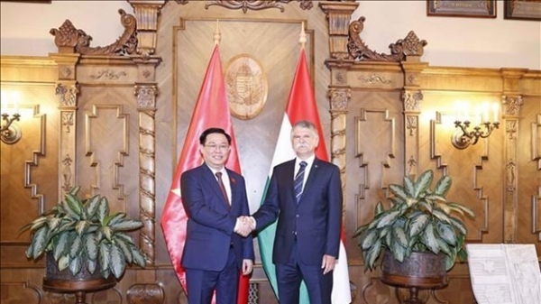 NA Chairman hold talks with Hungarian counterpart