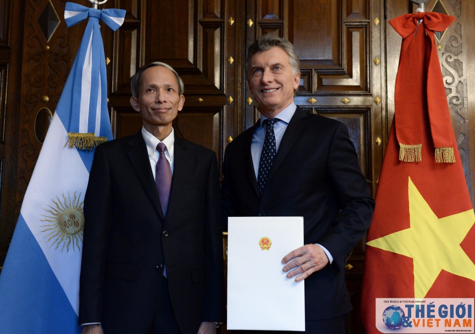 argentinean president praises vietnam economic achievement