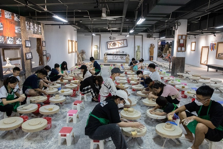 Exploring Bat Trang pottery museum in Hanoi
