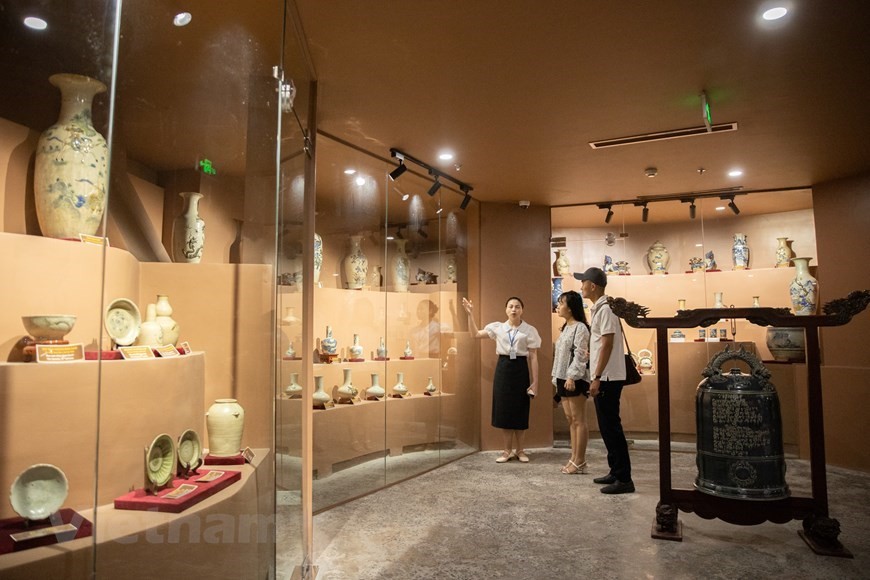 Exploring Bat Trang pottery museum in Hanoi