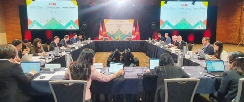  At the first meeting of the Vietnam - Canada Joint Economic Committee in Vancouver. (Photo: VNA)