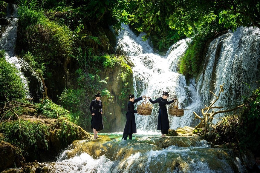Charm of Ban Sam Waterfall in Cao Bang