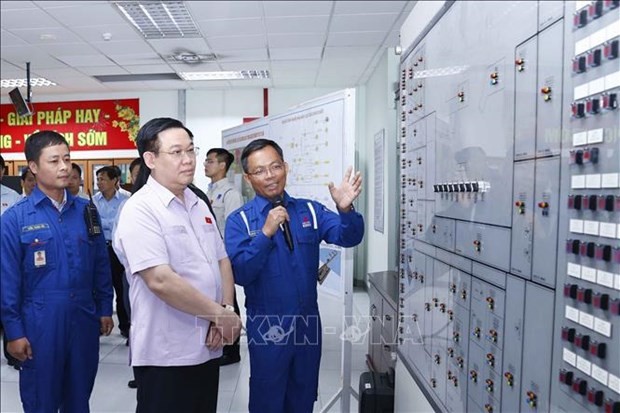 National Assembly Chairman Vuong Dinh Hue visits the Binh Son Refining and Petrochemical JSC. (Photo: VNA)
