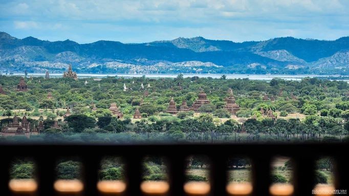 Bagan is known as one of the cradles of Buddhism with thousands of pagodas, towers and temples with unique architecture. (Photo: Nguyen Hong)