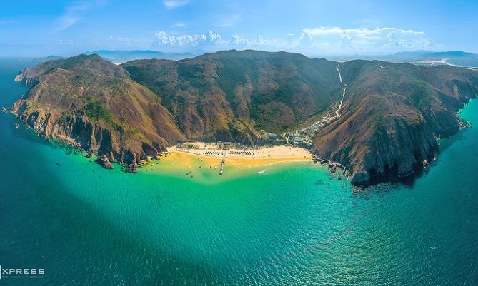 Ky Co beach in Quy Nhon Town is seen from above. (Photo: VNexpress)