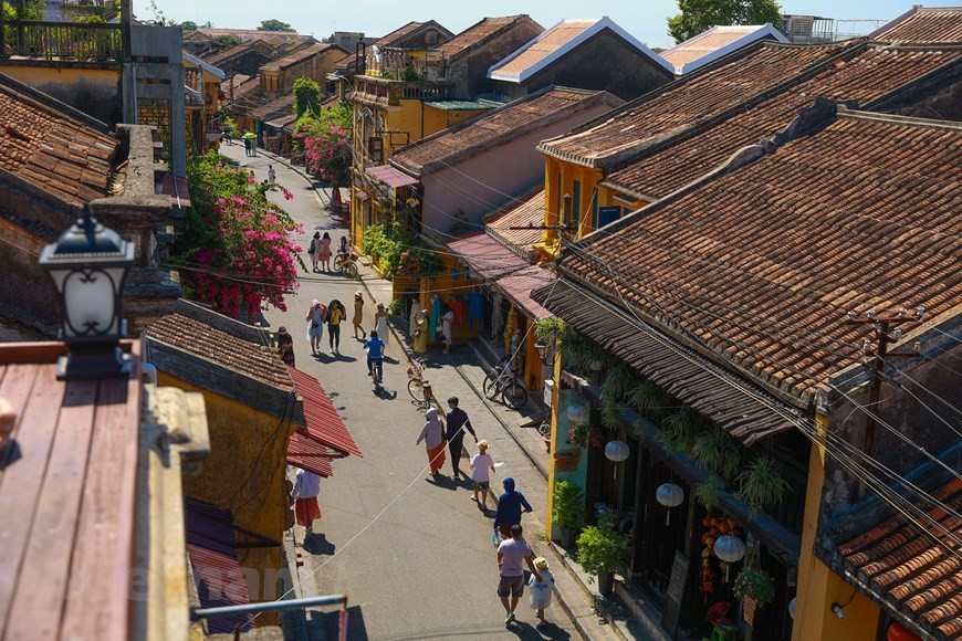 After nearly two years of closure due to COVID-19, the ancient town of Hoi An is welcoming tourists from all around the world. (Photo: Vietnam+/VNA)