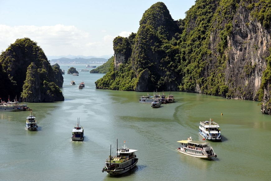 Boat tours on Ha Long Bay resume after COVID-19. (Photo: VNA)