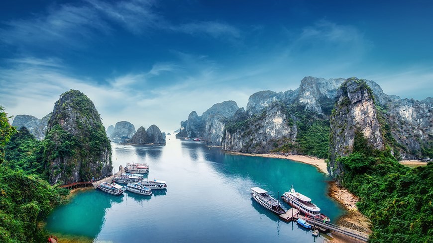 Located in the east of Cat Ba Island off Hai Phong northern port city, Lan Ha Bay has risen from obscurity to be now considered a feature destination off Vietnam’s emerald northern coast of islands and islets. (Photo: VNP/VNA)