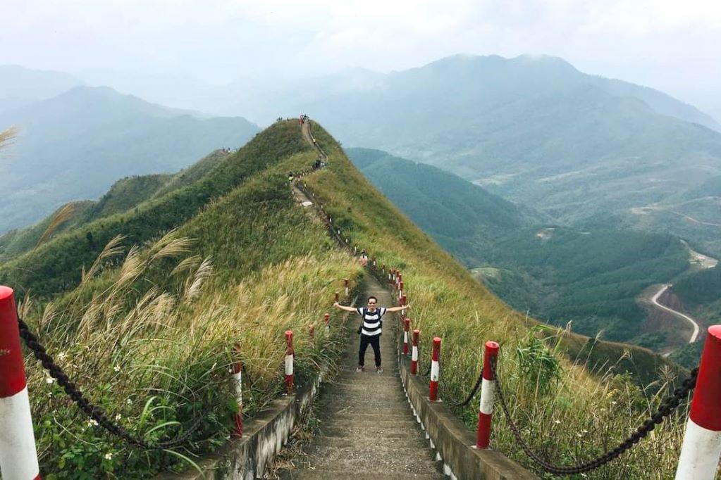 Quang Ninh: Binh Lieu tourism to positively thrive. Dinosaur’s spine (photo: TITC) Quang Ninh: Binh Lieu tourism to positively thrive. Dinosaur’s spine (photo: TITC)
