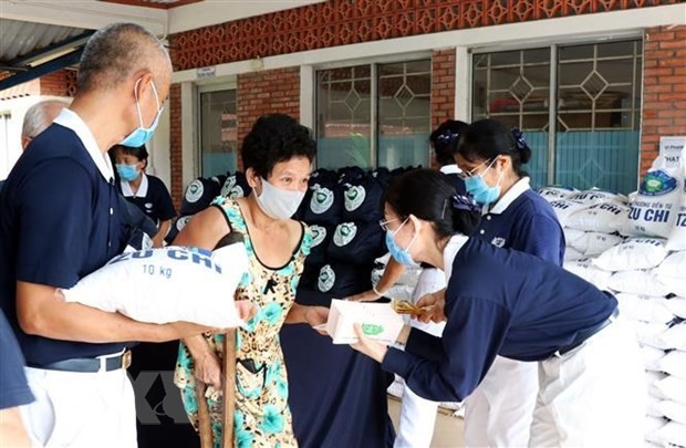 Many foreign NGOs engage in development aid and humanitarian projects in Vietnam. (Photo: VNA)