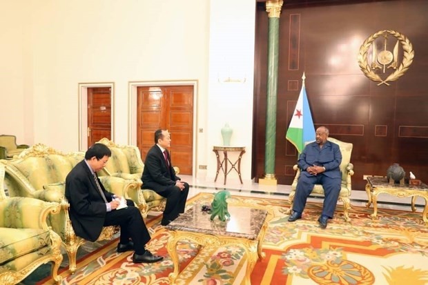 At the reception (Photo: VNA) Djibouti President commends Vietnam’s economic achievements